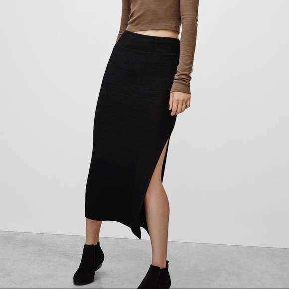 Aritzia Dresses & Skirts - Aritzia Wilfred Free Shields Skirt in Black Aritzia Dresses & Skirts - Aritzia Wilfred Free Shields Skirt in Black